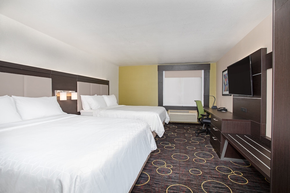 Holiday Inn Express Hotel Suites Tucumcari 10/38