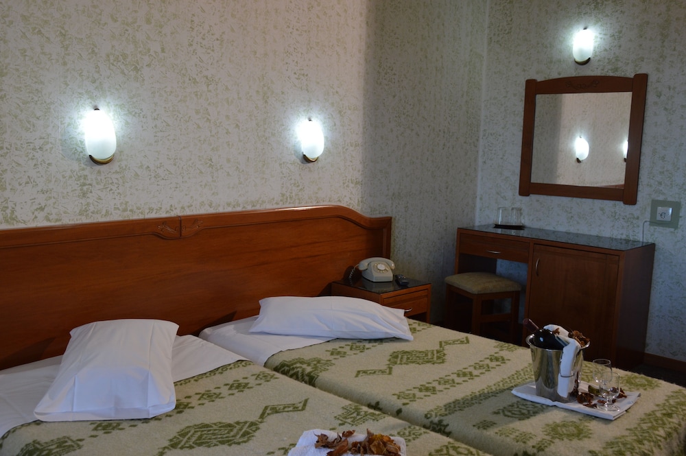 Hani Zisi Hotel 20/50
