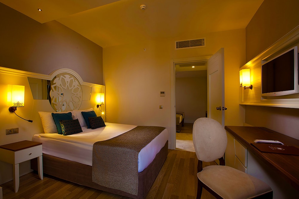 Diamond Elite Hotel and Spa - Adults Only 16 Plus 11/50