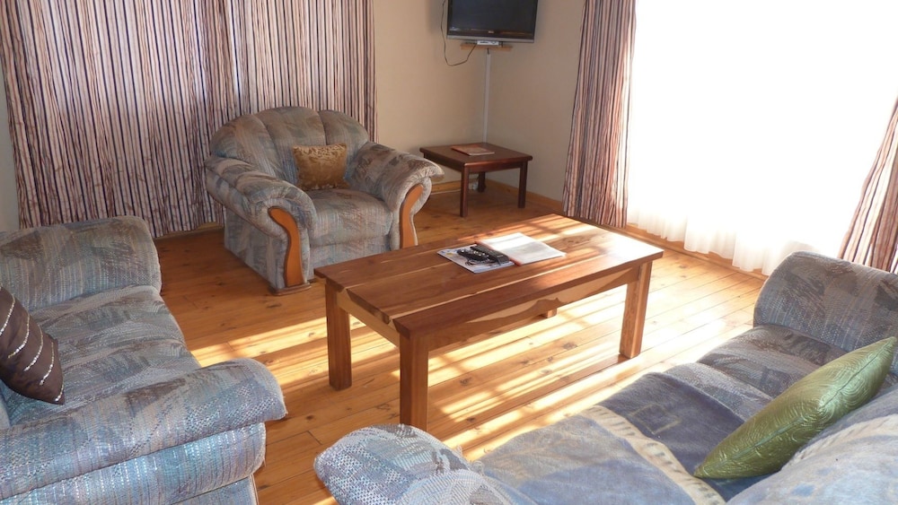 Ladybrand Guest House 20/50