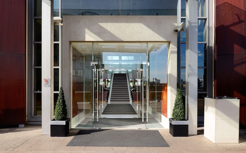 Vignette Collection Canary Riverside Plaza London by IHG 8/60
