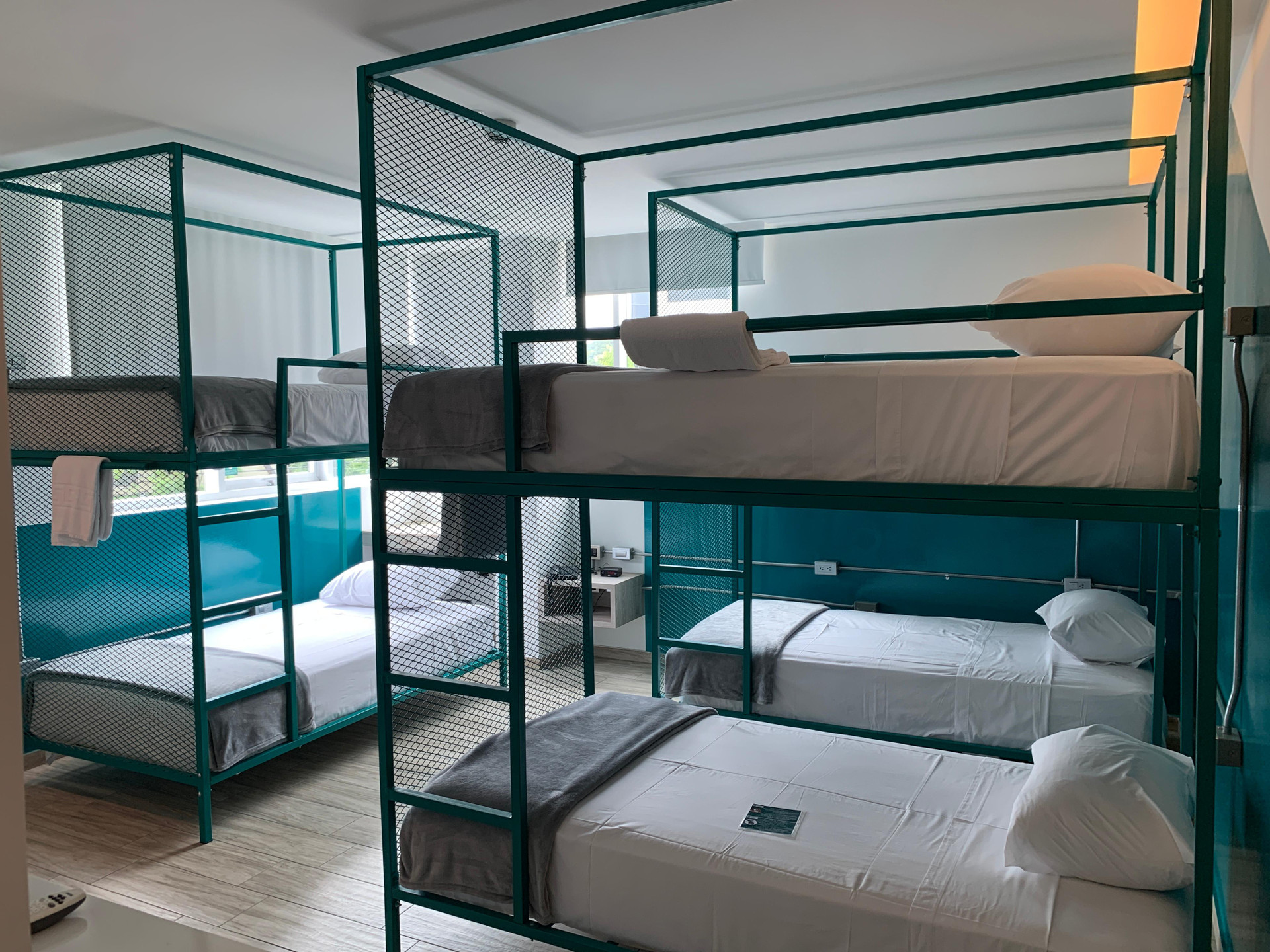 Mixed Dorm, 6 Beds, Side View