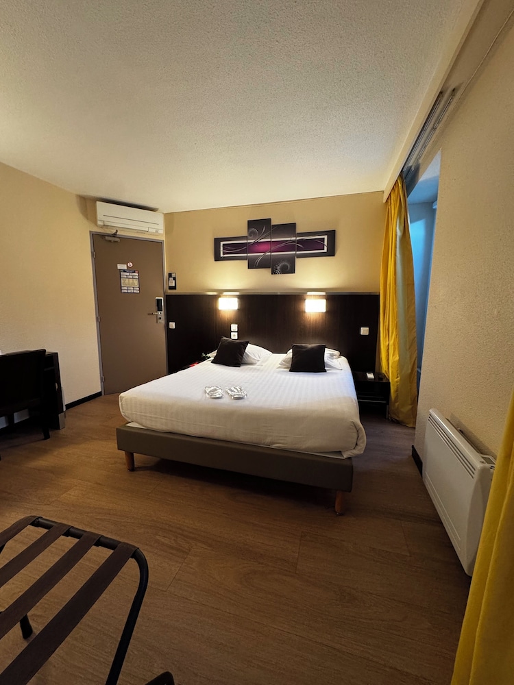 Hotel Au Petit Caporal 12/50