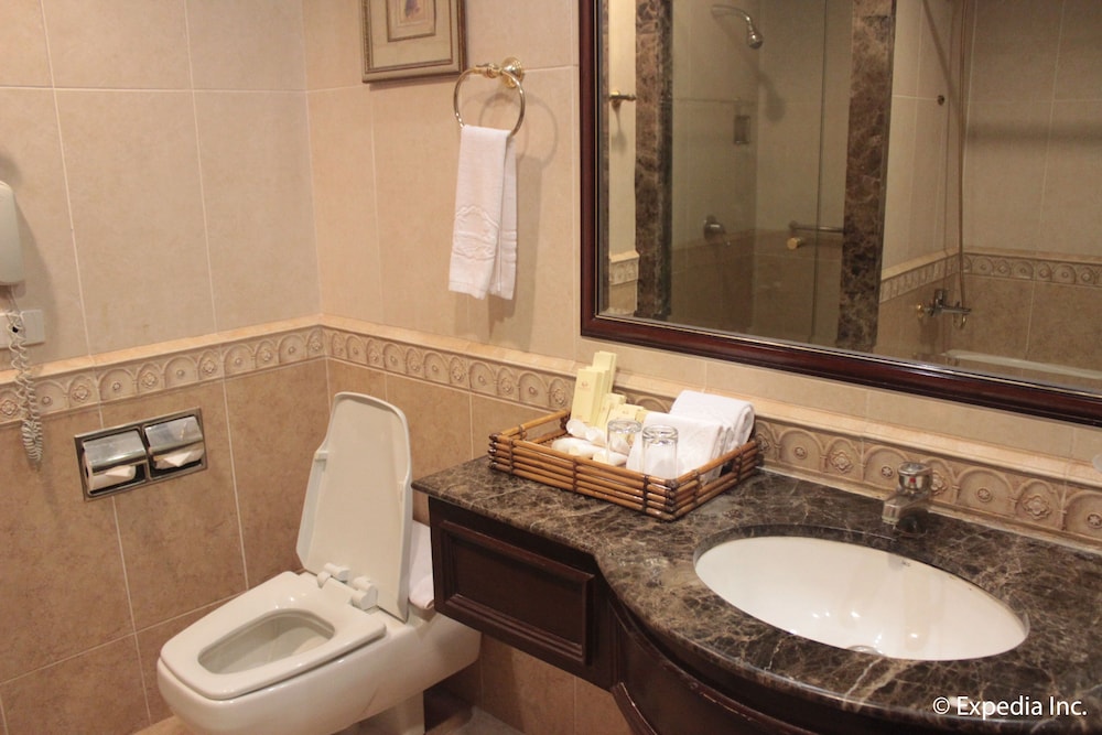 Fort Ilocandia Resort Hotel 49/50