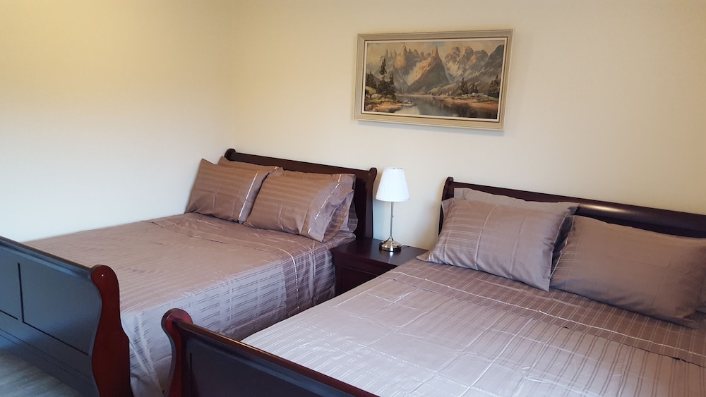 YVR Vickies Bed and Breakfast 42/57