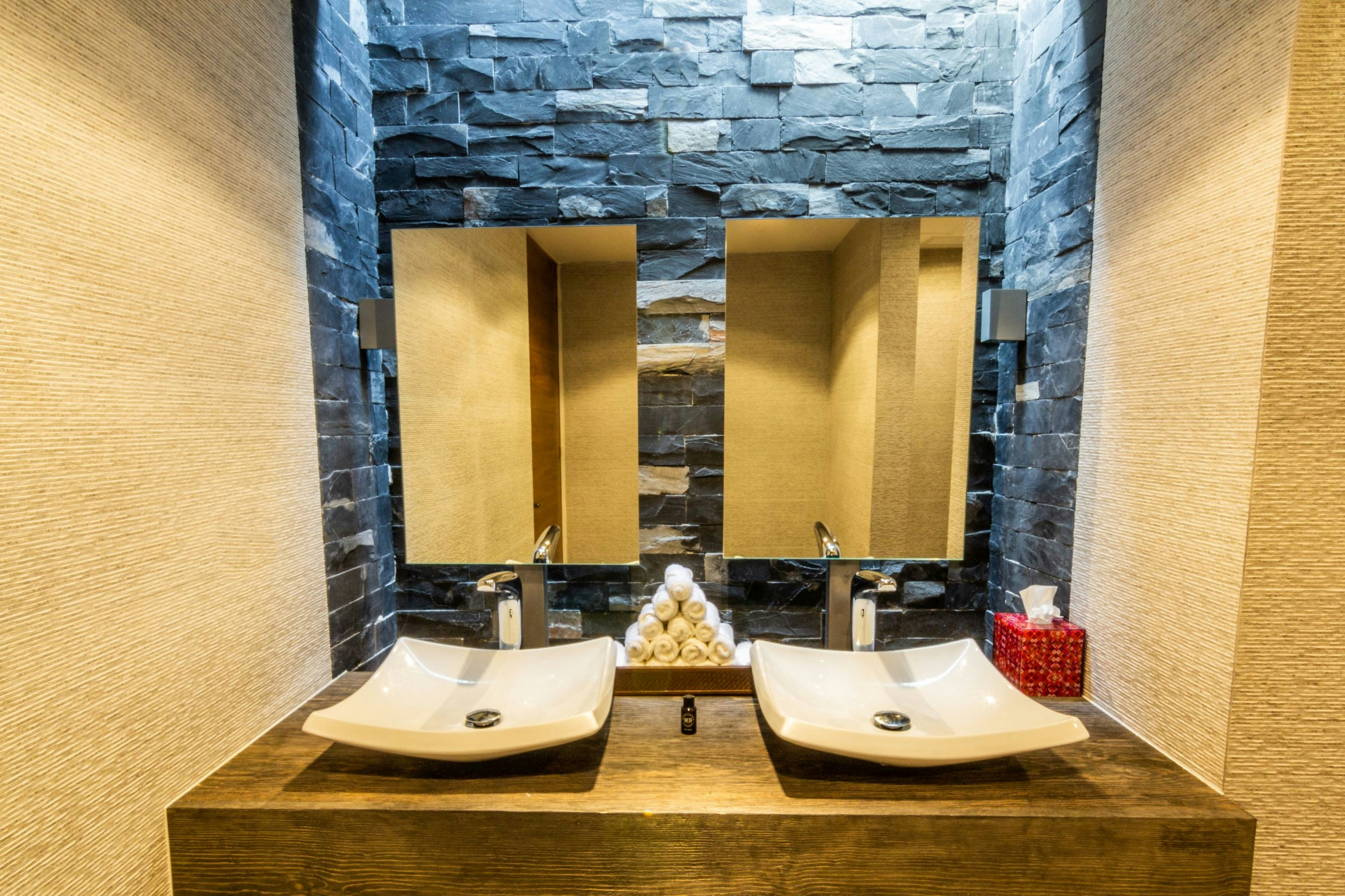 The Fives Downtown Hotel And Residences Curio Collection 11/91