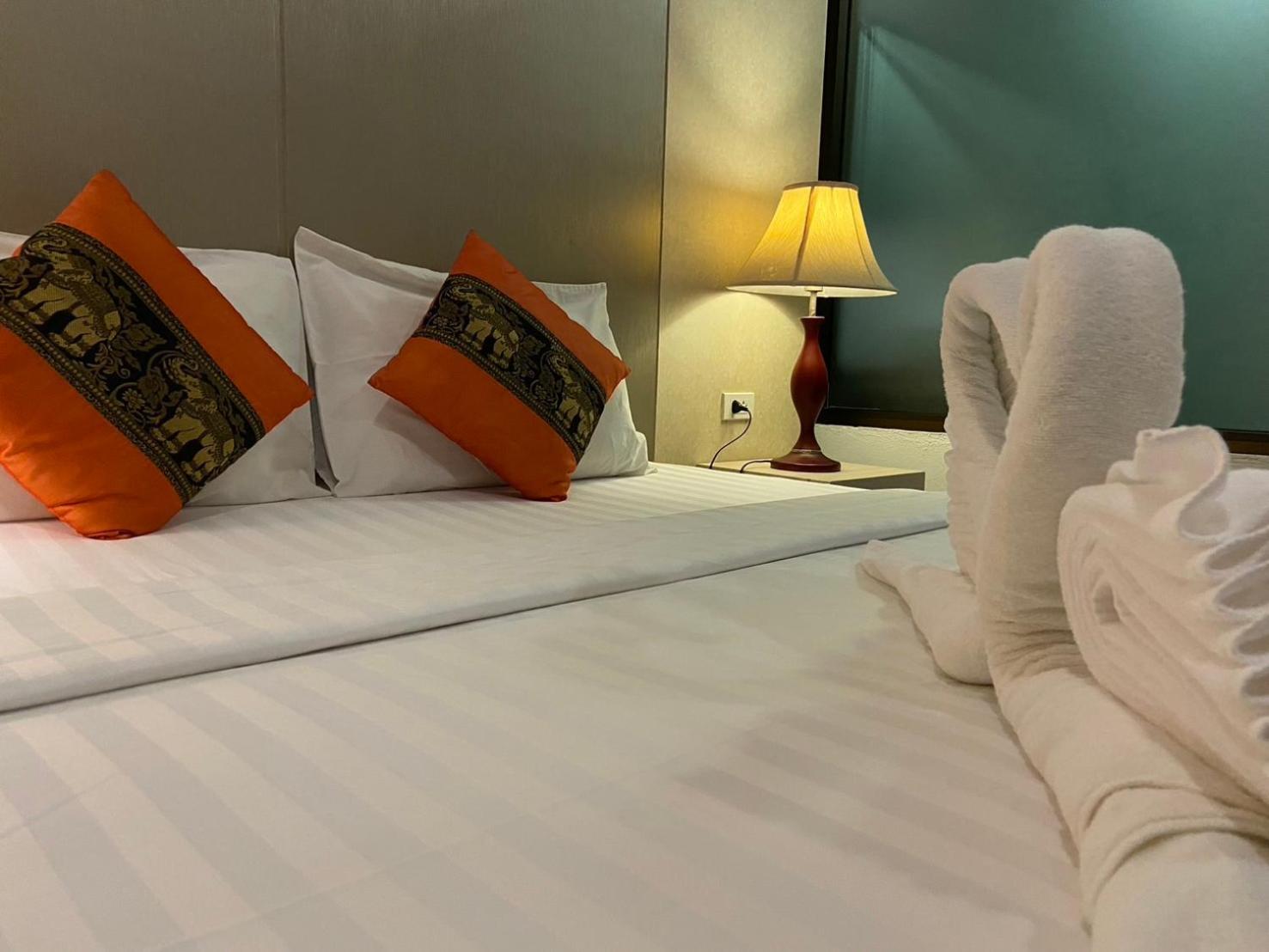 A Plus Deluxe Hotel 50/68