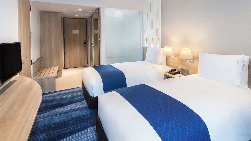 Holiday Inn Express Bangkok Soi Soonvijai 14/42