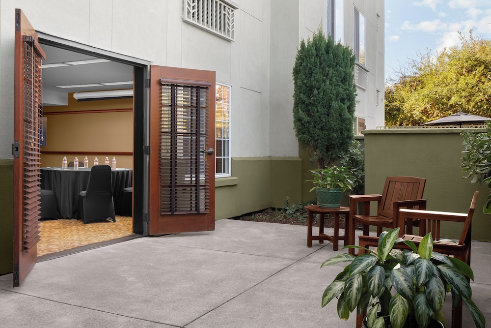 Larkspur Landing Roseville - An All-Suite Hotel 49/53