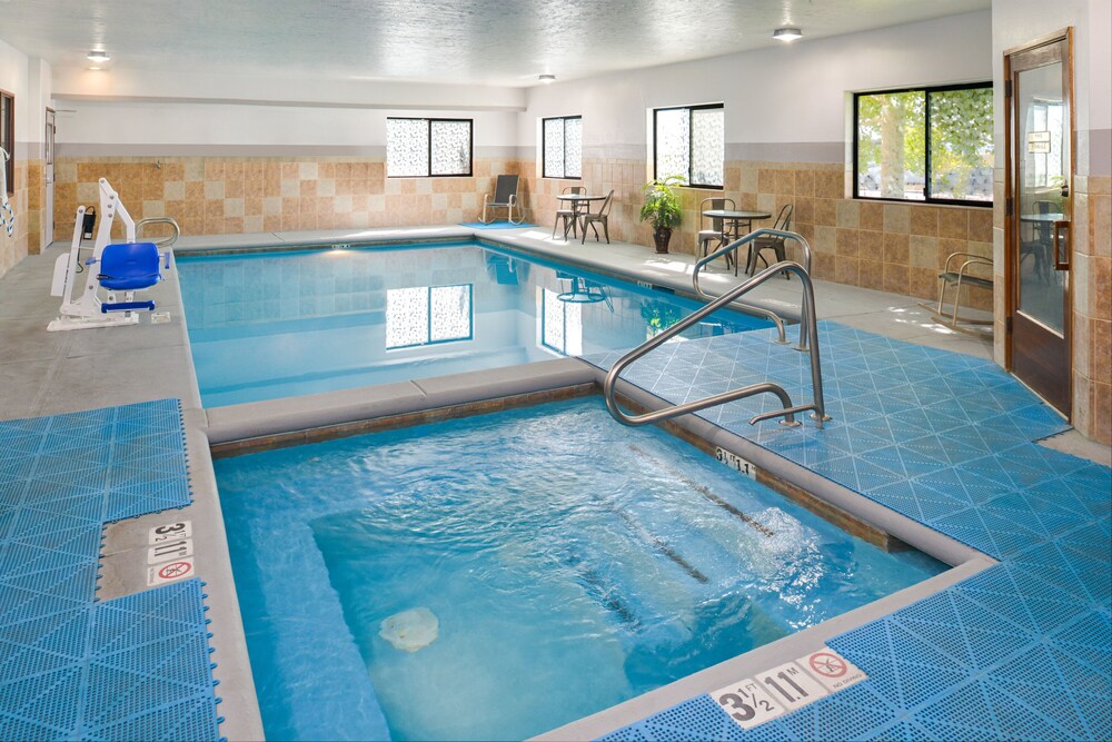 swimming pool spa