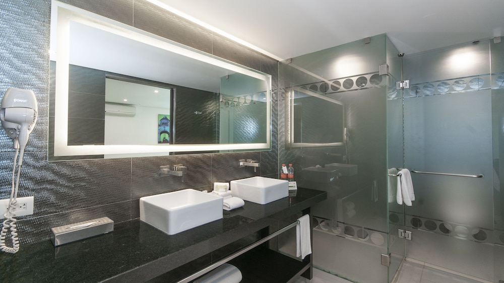 غرفة بريميوم بسريرين كوين، Holiday Inn Mexico Zona Centro by IHG 7/9
