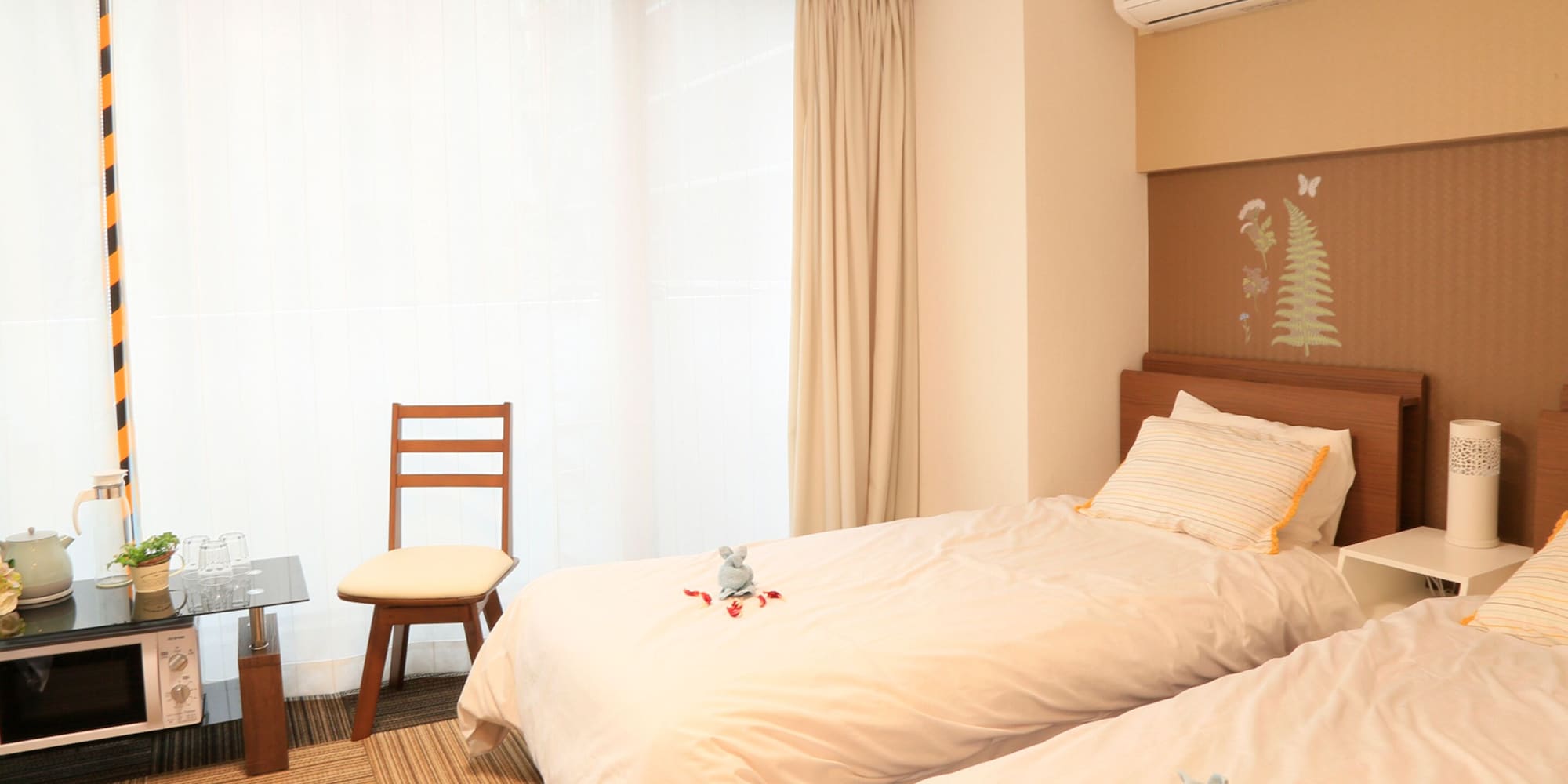 ROOM, TRIPLE, TOP FLOOR