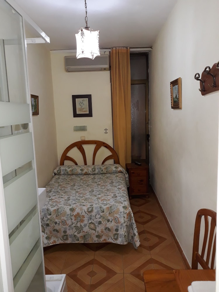 Hostal Fuentesol 22/28