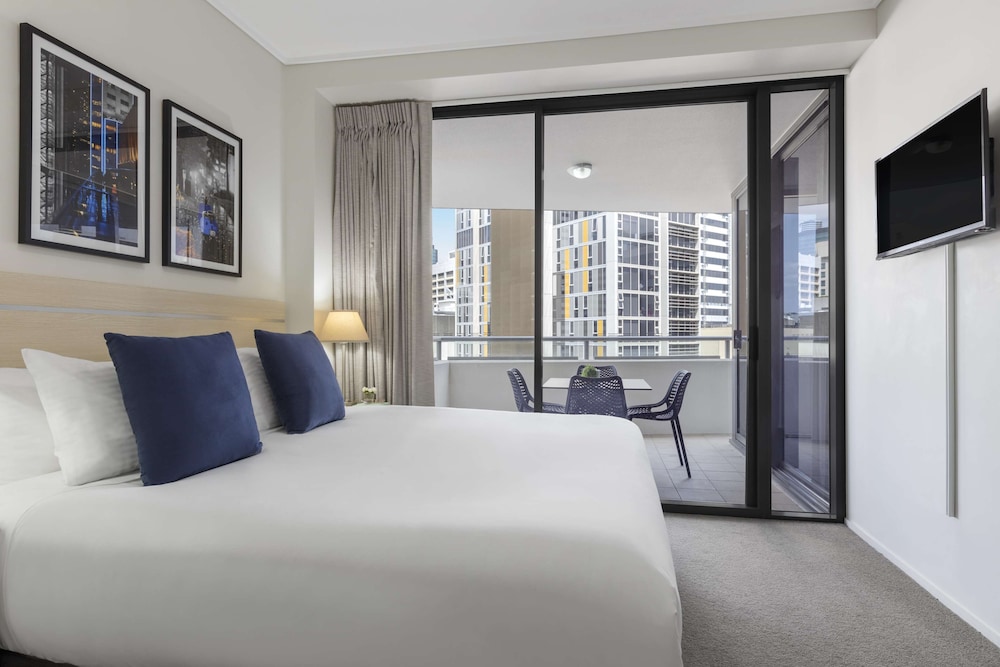 Oaks Brisbane Aurora Suites 11/74