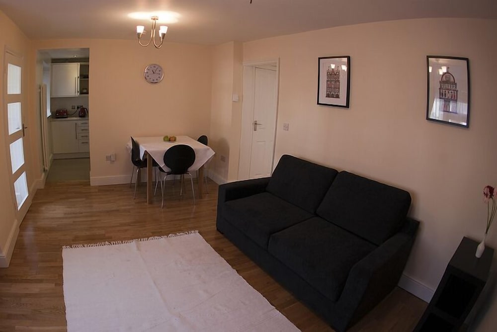 Brentwood Guest House Hotel 23/50