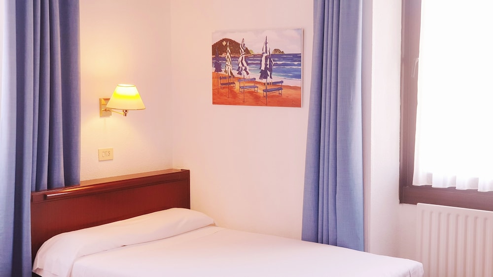 Zarauz Hotel 12/22