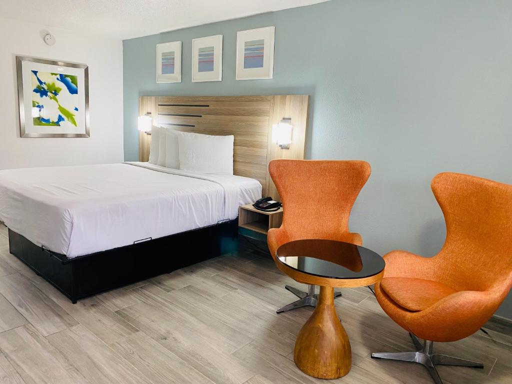SUITE, KING BED