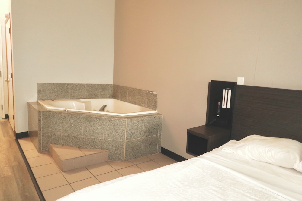 Studio6 Suites Elkhart, IN 22/40