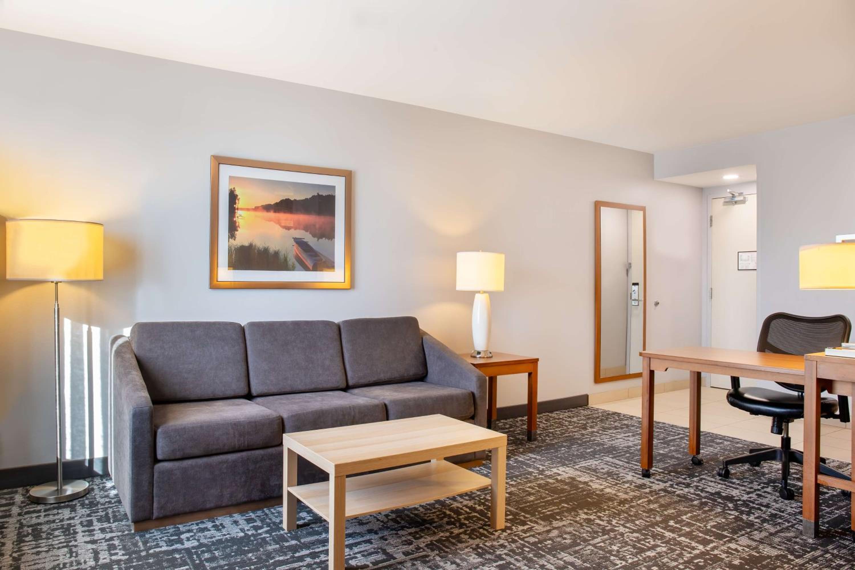 STUDIO, SUITE, KING BED
