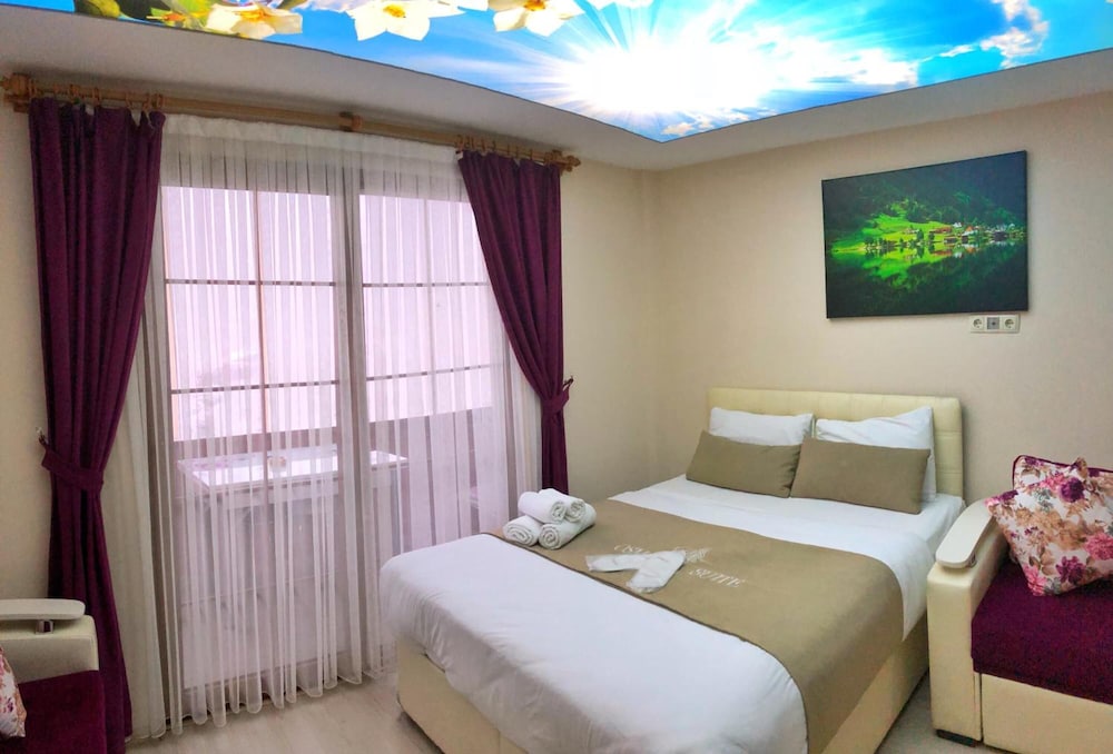 ROOM, TRIPLE, LAKE VIEW
