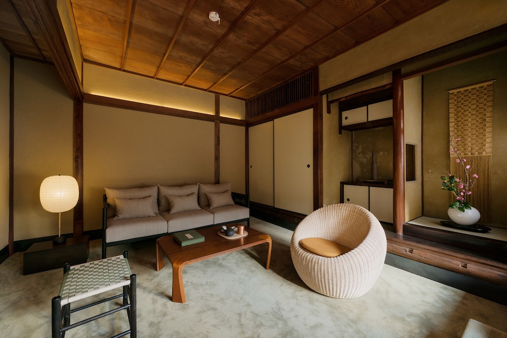 Nazuna Kyoto Gosho 38/50