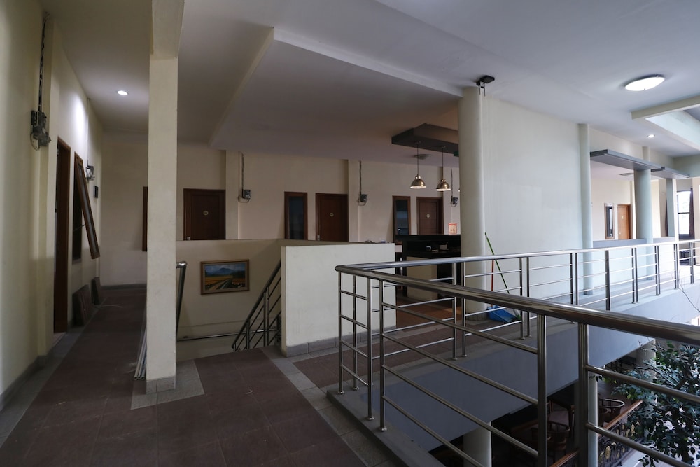Reddoorz Plus Near Universitas Indonesia 7/50
