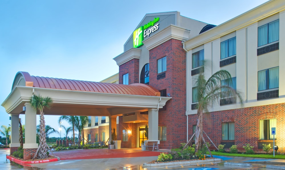 Holiday Inn Express Hotel & Suites Winnie 7/63