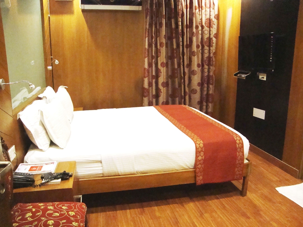 HOTEL EMARALD 22/27