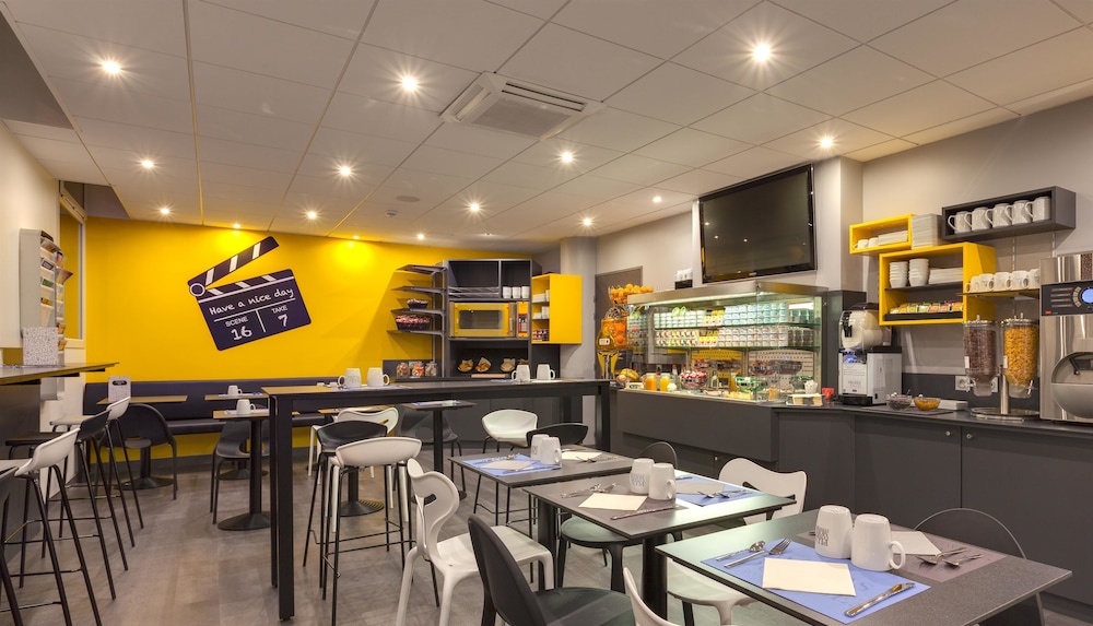 restaurant cafeteria