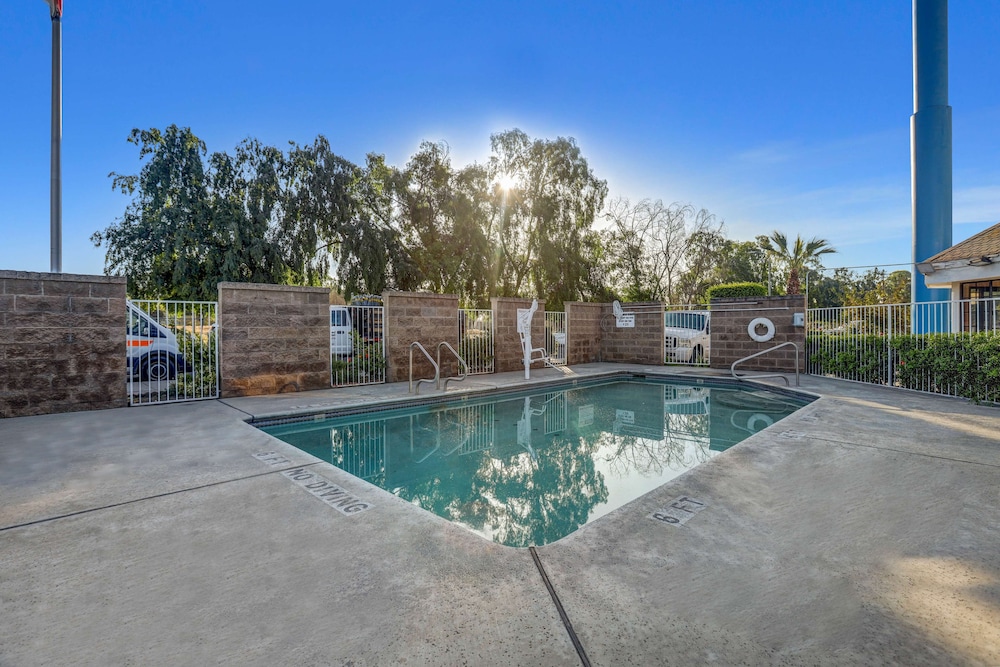 Motel6 Fresno, CA - Belmont Ave in FRESNO - CA
