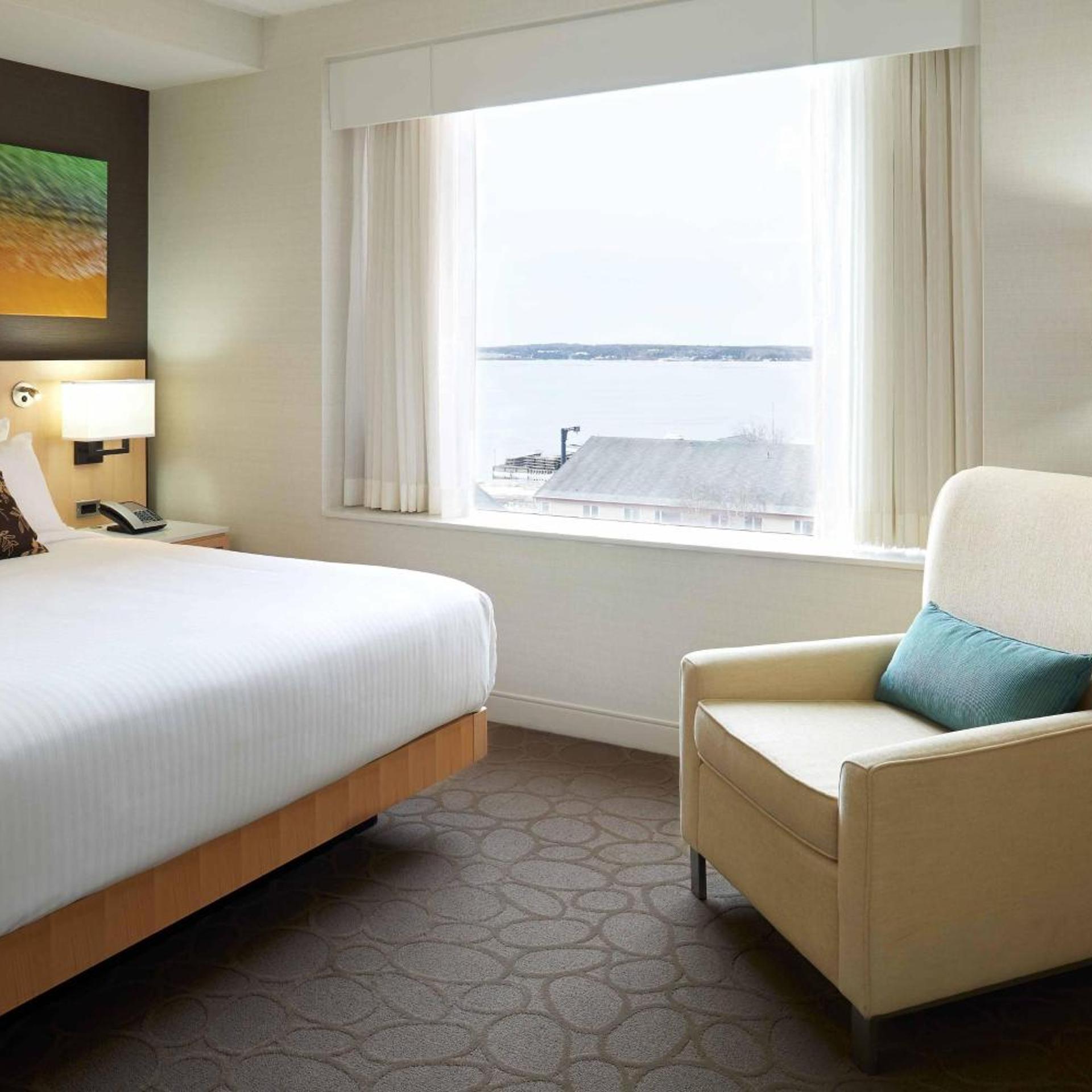 Guest Room, Queen Bed, Water View