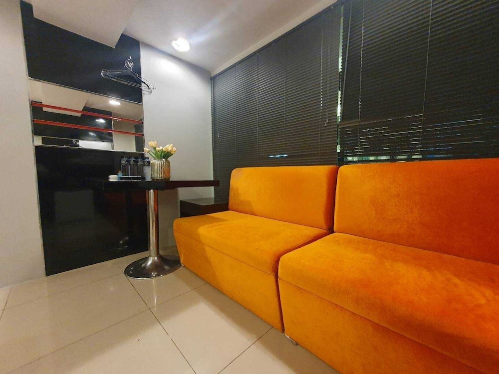 De Lux Bangkok Hotel 11/52