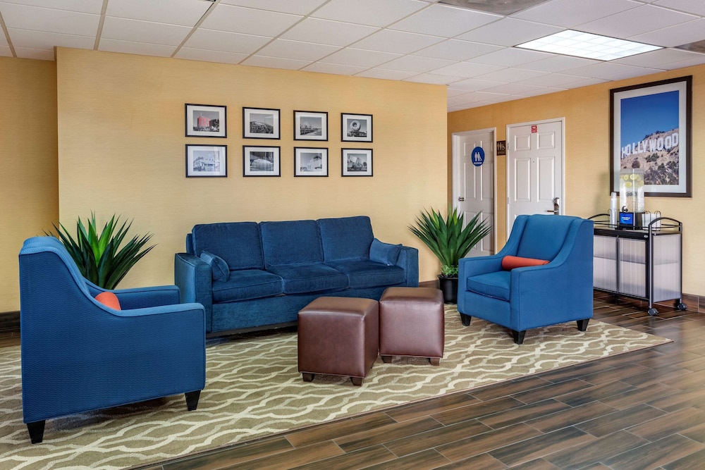Comfort Inn & Suites Near Universal - N. Hollywood - Burbank 50/68