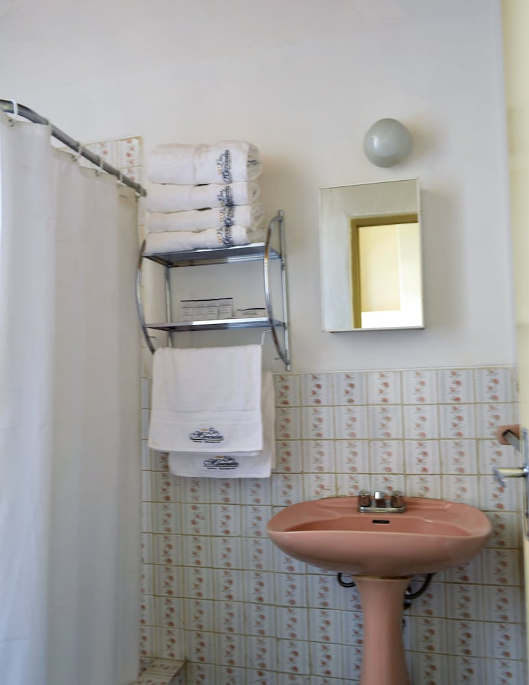Las Mercedes Hostal Residencial 8/68