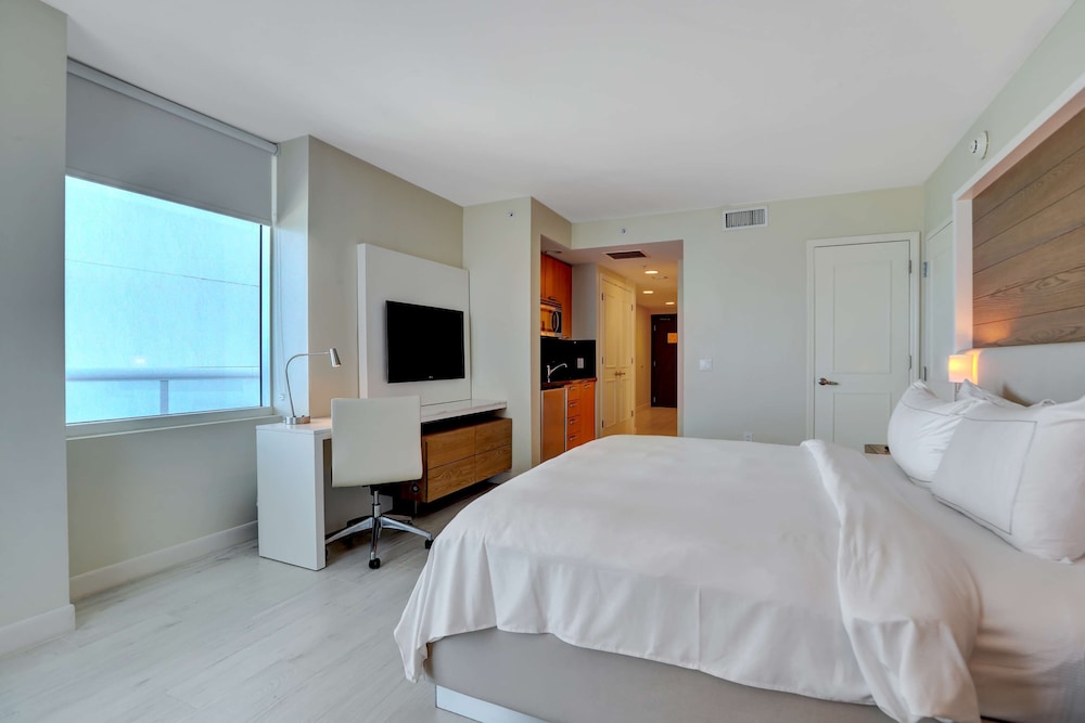 Beach House Fort Lauderdale, a Hilton Resort 12/77