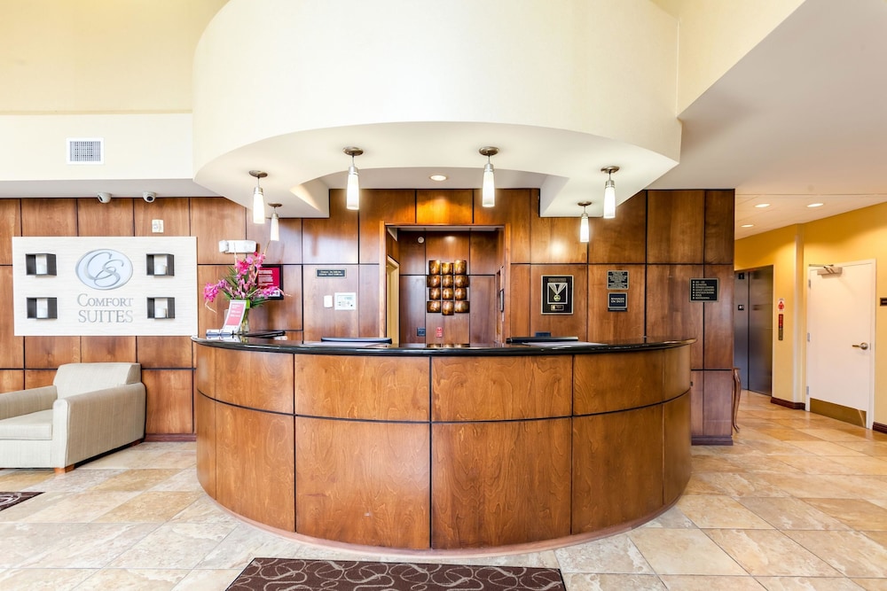 Comfort Suites East 10/42