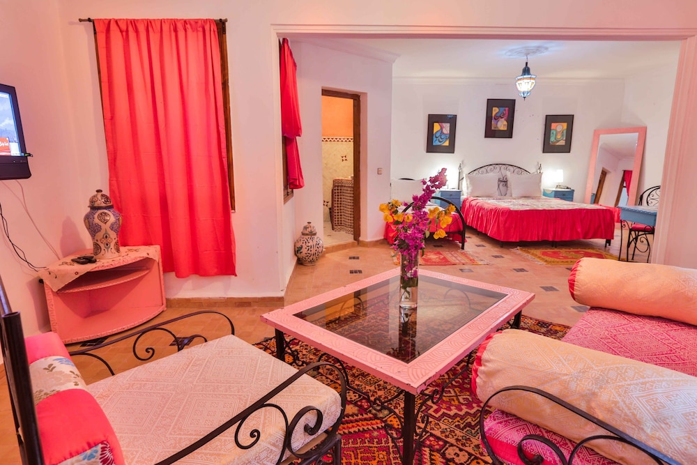 Riad Al Khansaa 33/70