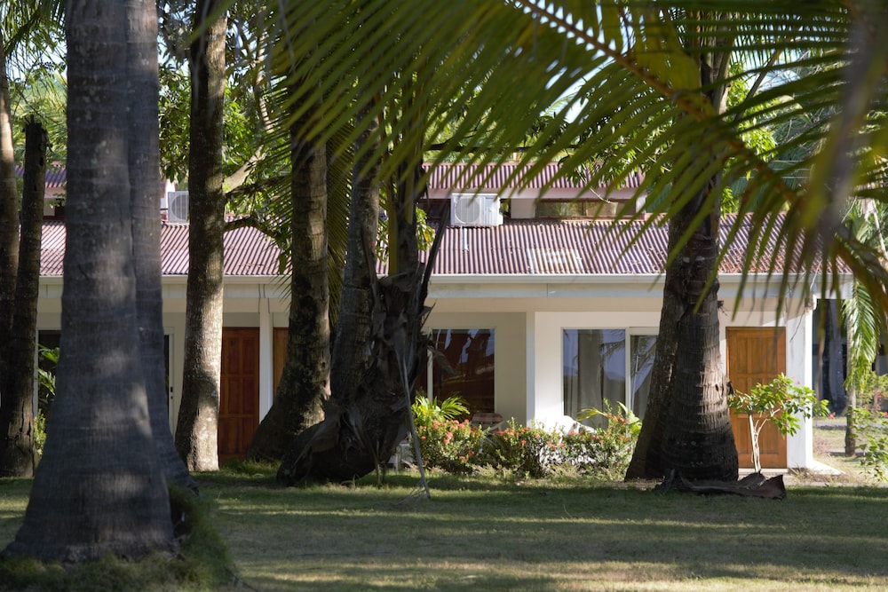 La Isla Hotel 33/35