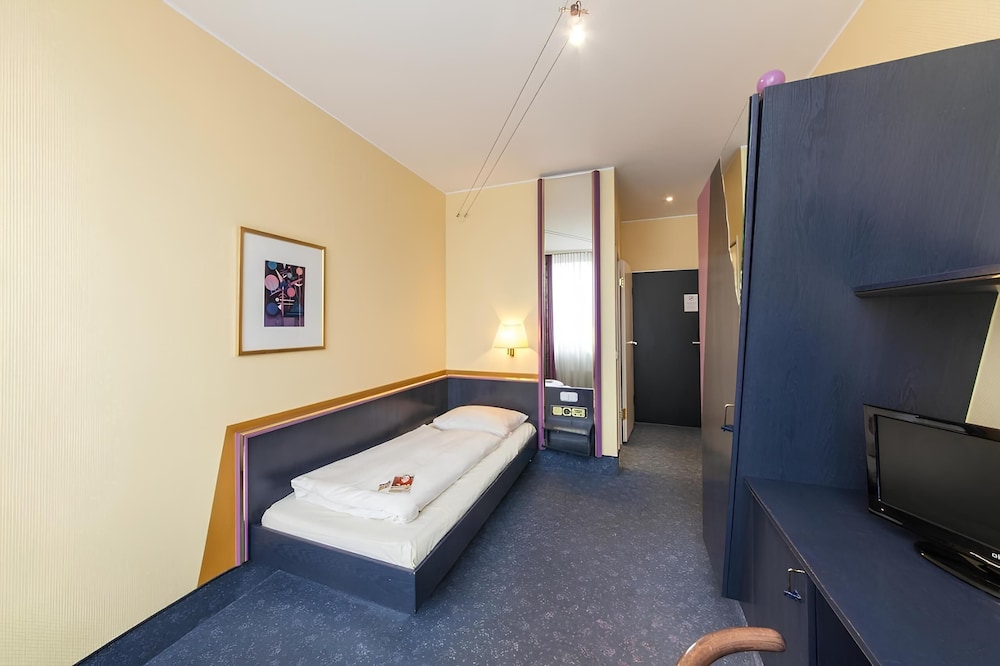 Hotel Mirage Neuss 10/78