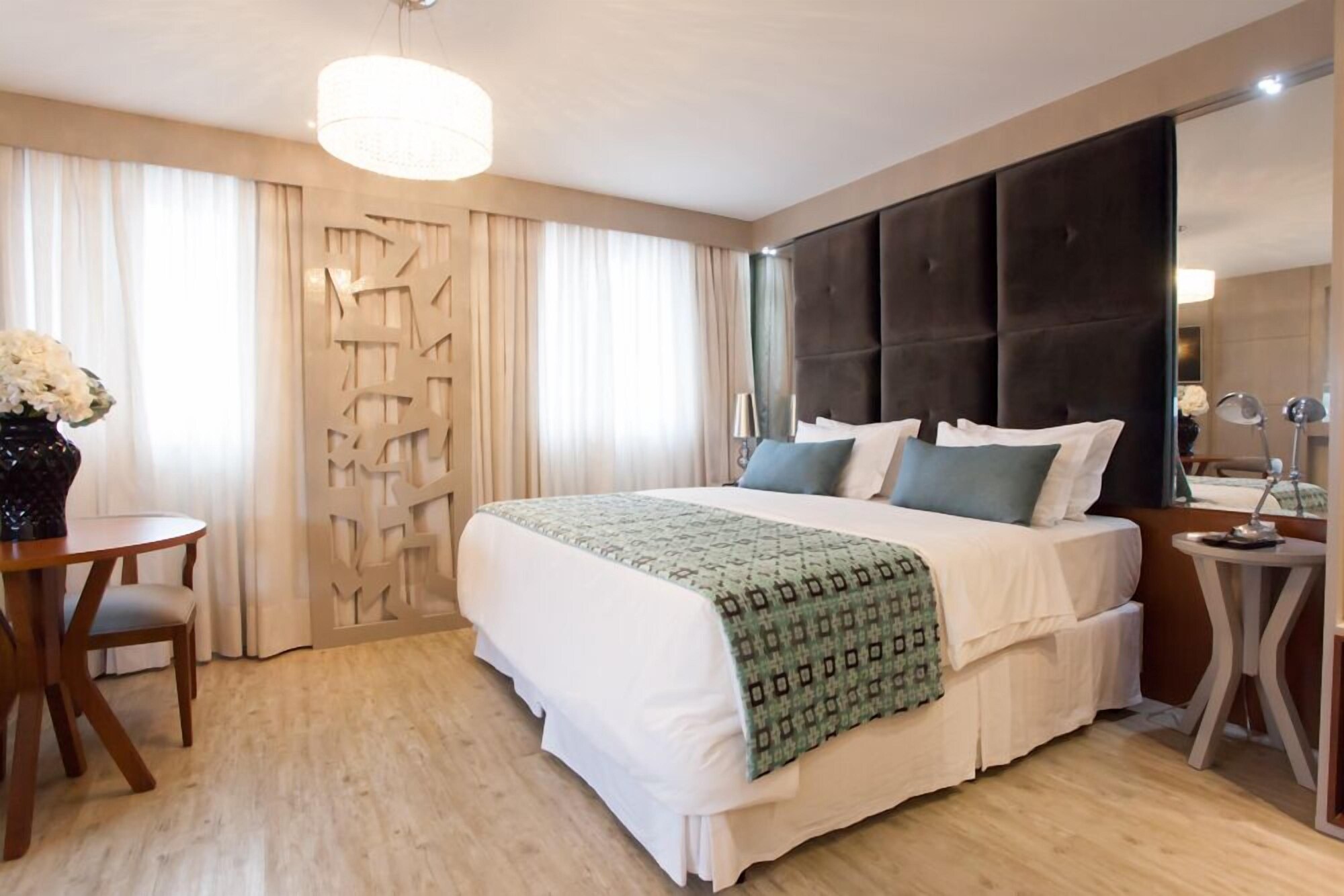 PREMIUM, SUITE, KING BED
