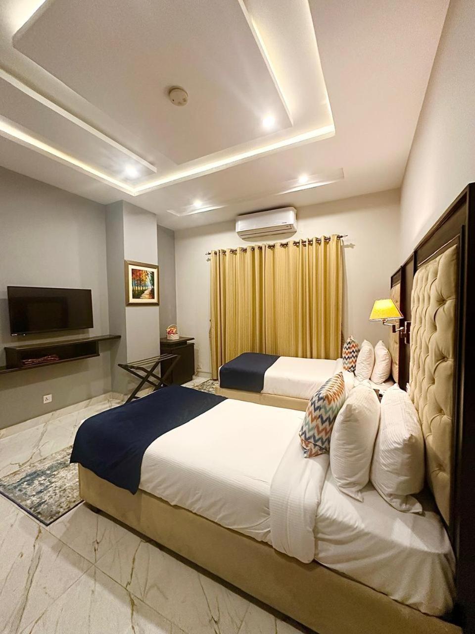 Faletti's Grand MM Alam Road 18/60