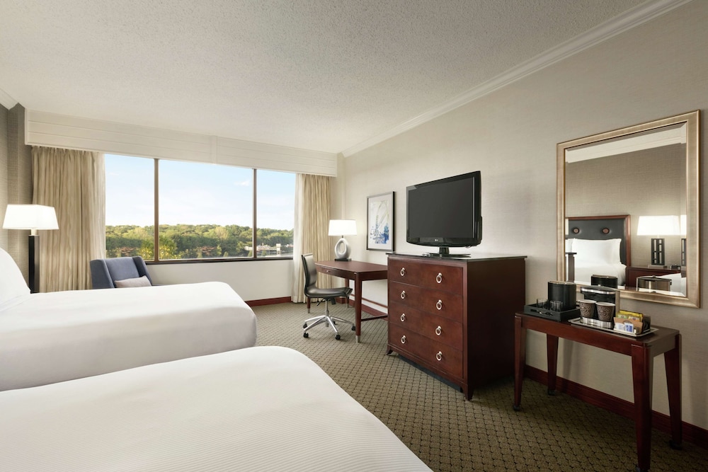 DoubleTree by Hilton South Charlotte Tyvola 18/54