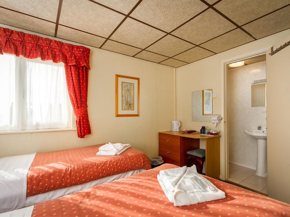 The Oak Lea Hotel 6/40