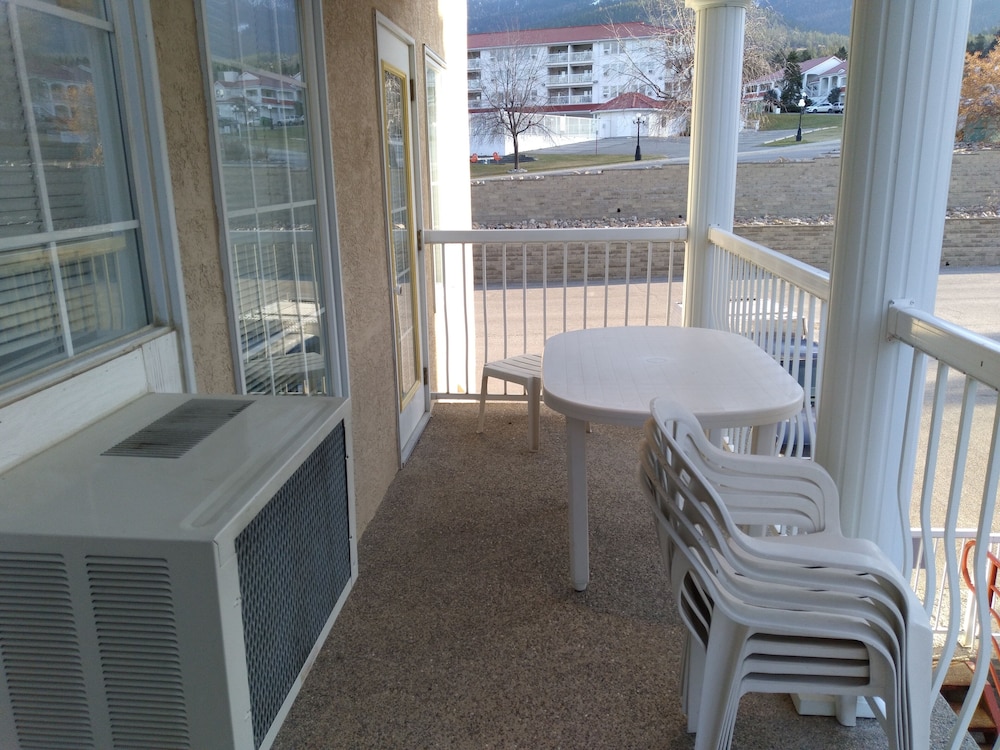 Mountain View Suites at Fairmont Hot Springs 46/63