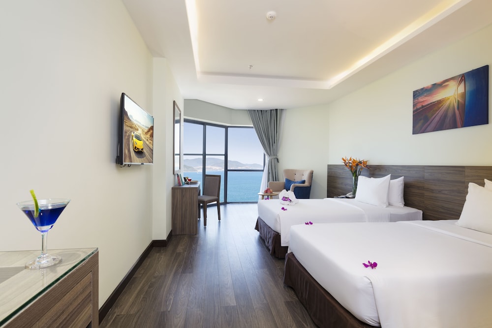 Xavia Hotel 12/72