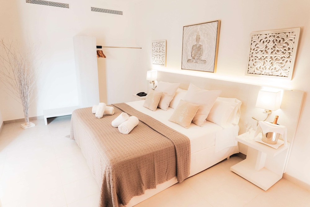 JUNIOR SUITE, GARDEN VIEW, BALCONY