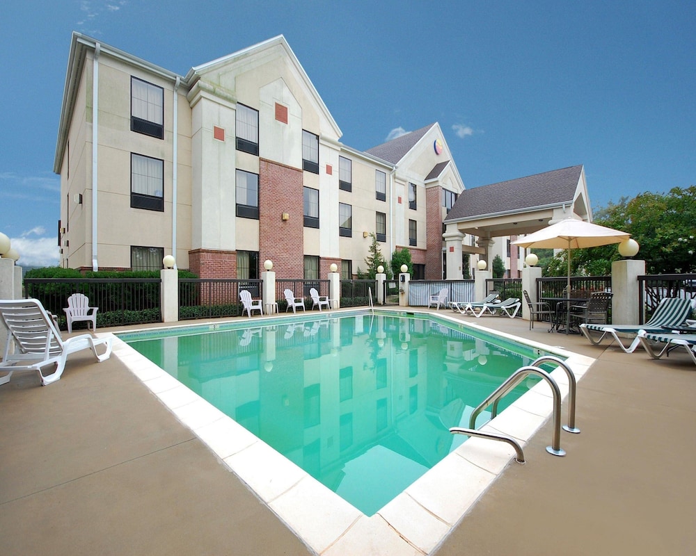 Comfort Inn and Suites at I-85 3/49