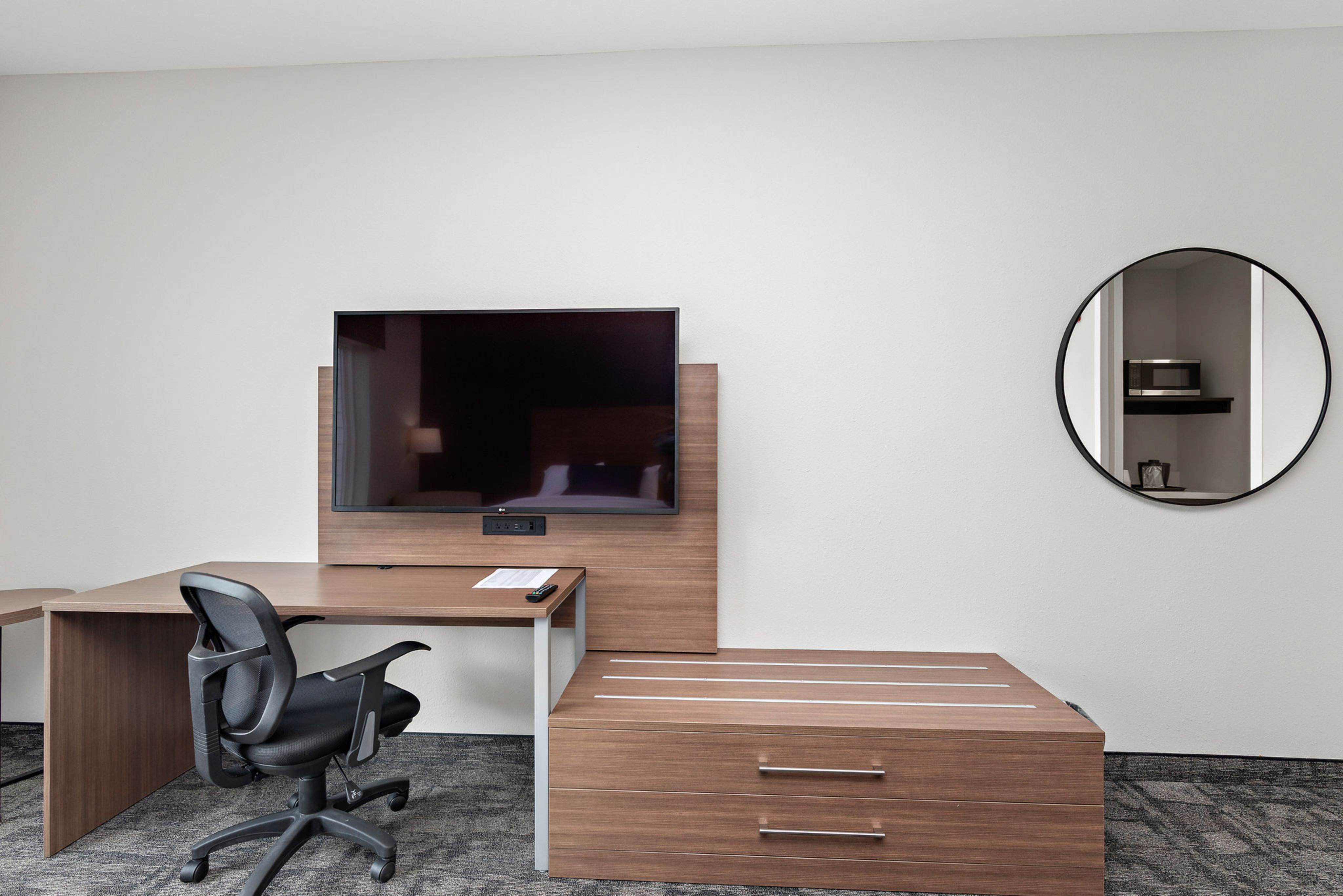 Holiday Inn Express Kansas City North Parkville, an IHG Hotel 40/50