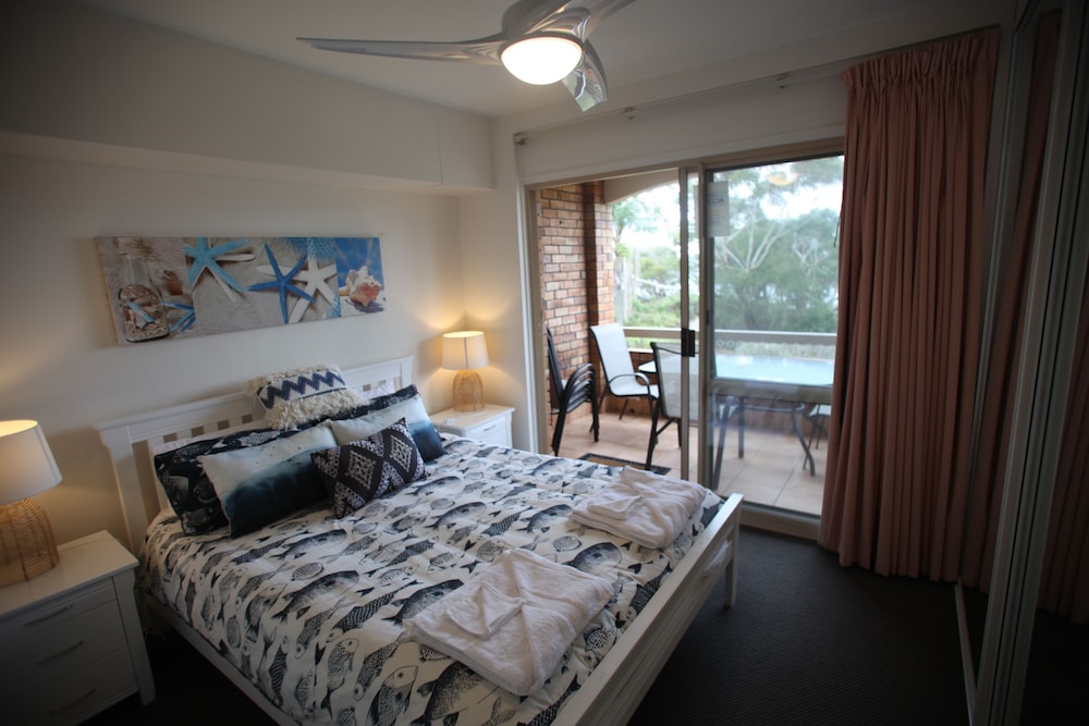 Beachfront Shoal Bay 4/16