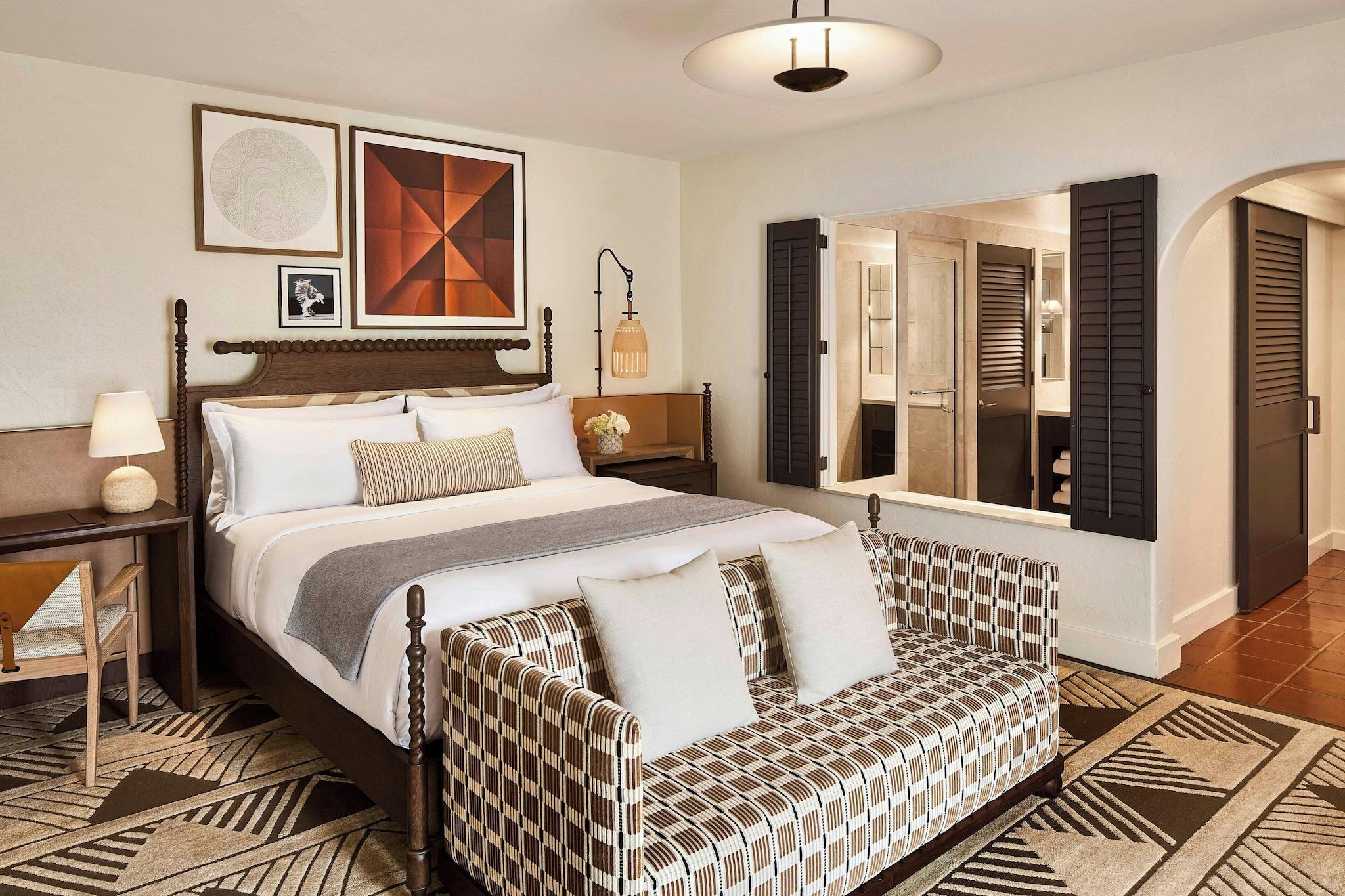 Suite, King Bed, Accessible